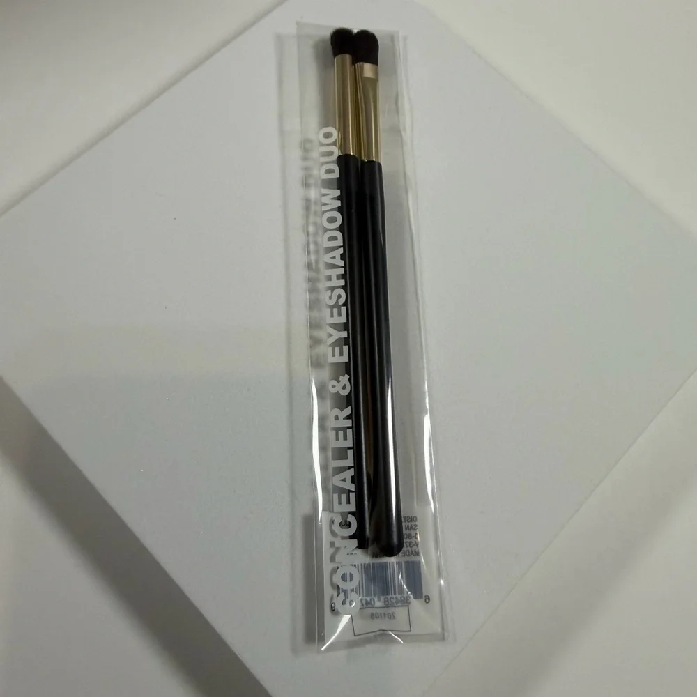 🩷5/$10🩷 Concealer & Eyeshadow Brush Duo